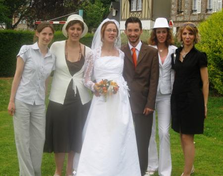 wouahhhh!!! cedric a de la chance d'avoir autant de femme!!! 